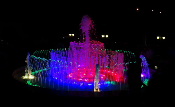 Танцующий фонтан г.Славянск на Кубани